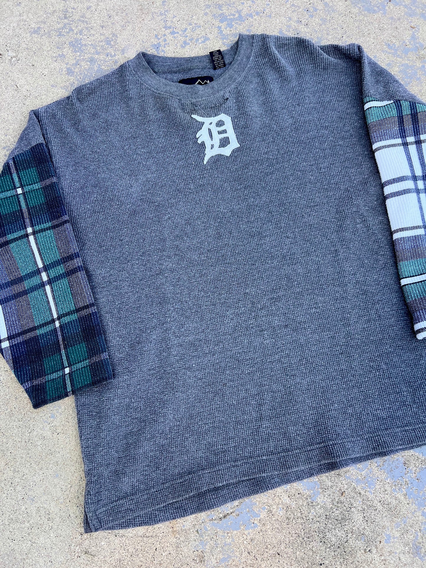 Detroit D Flannel + Henley Pull Over Top