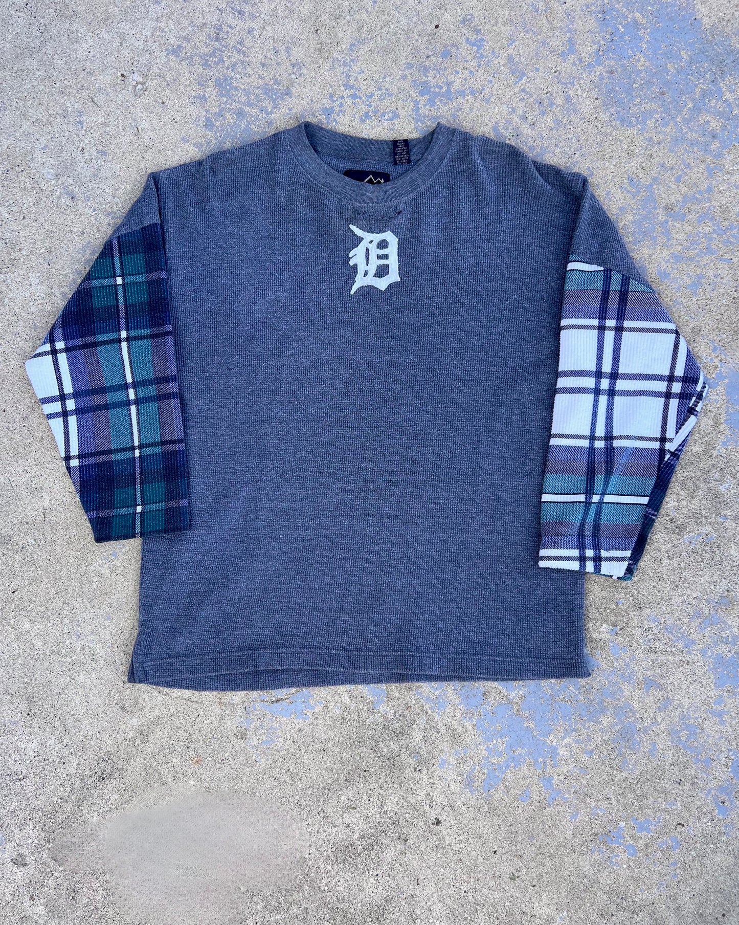 Detroit D Flannel + Henley Pull Over Top