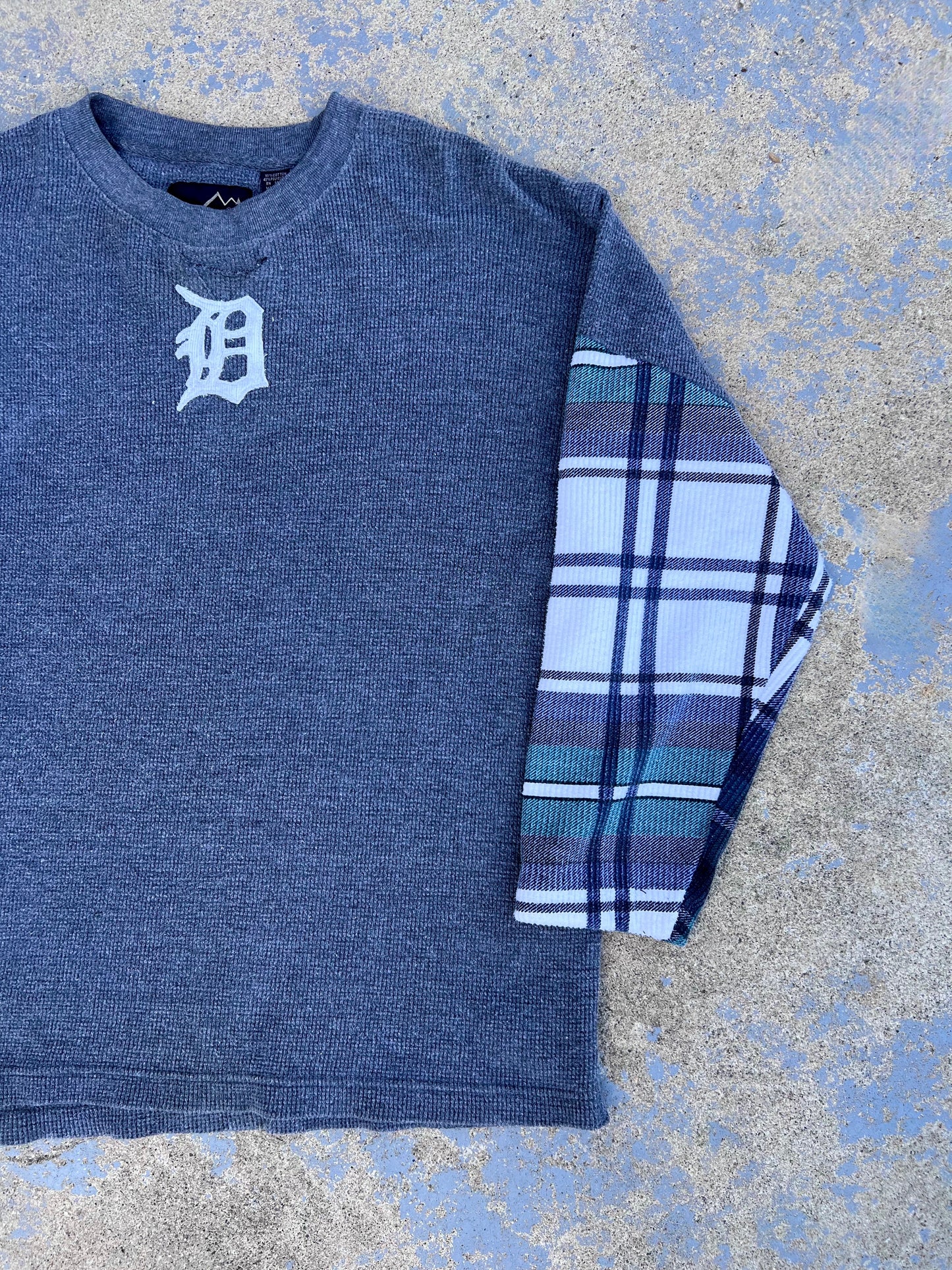 Detroit D Flannel + Henley Pull Over Top