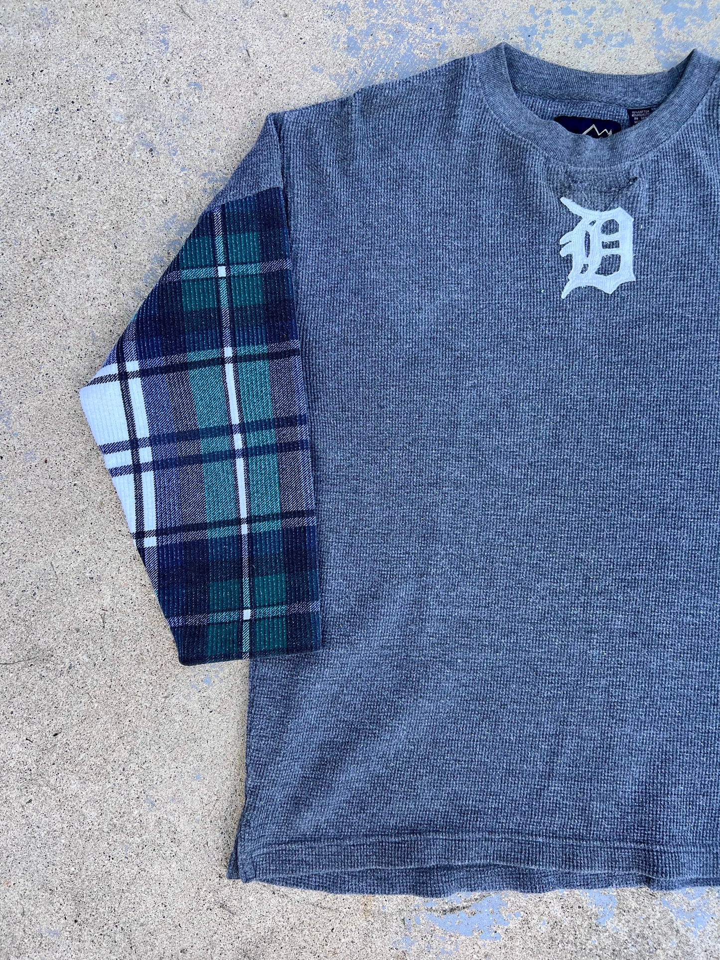 Detroit D Flannel + Henley Pull Over Top